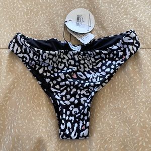 Pole dance / bikini bottoms